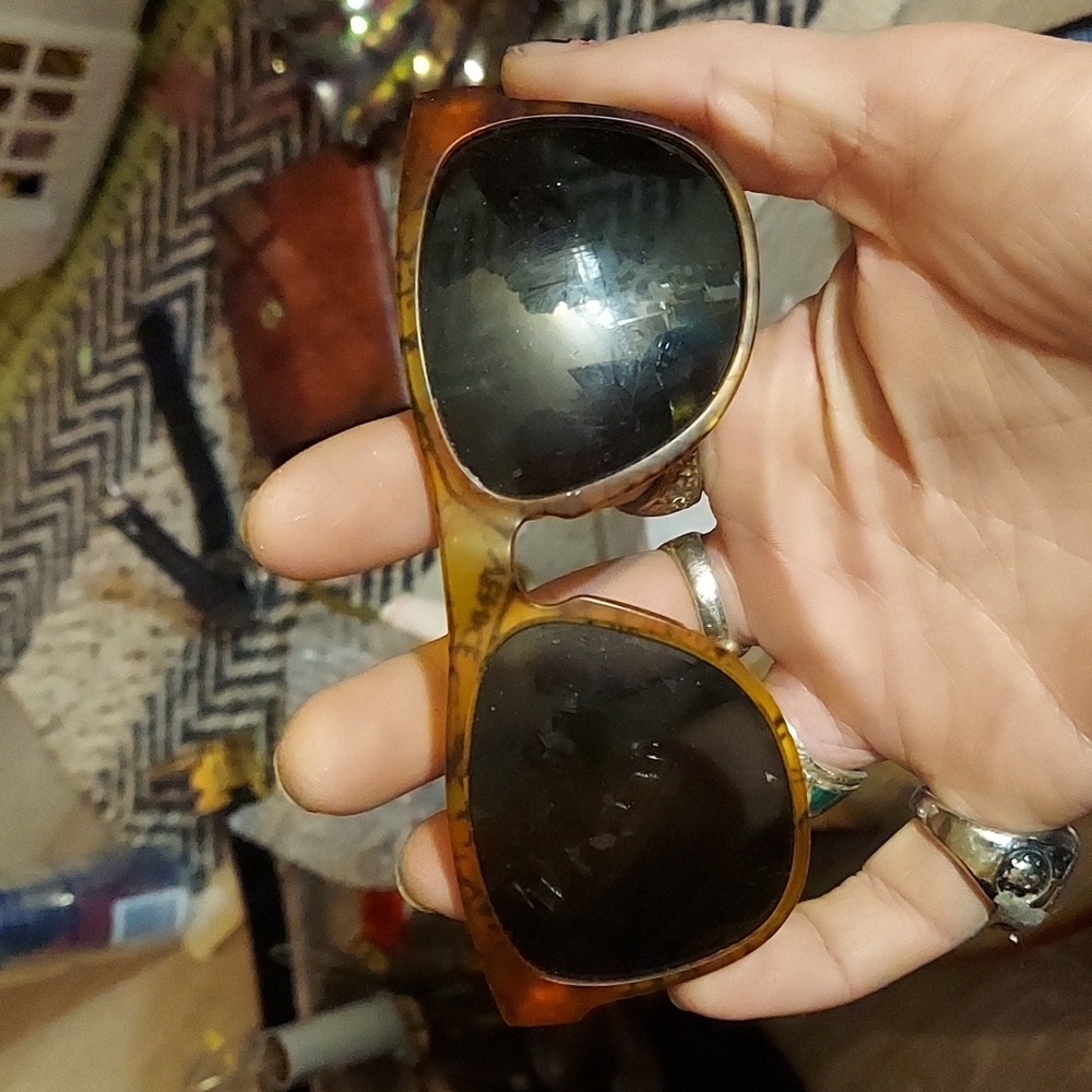 Toms sunnies